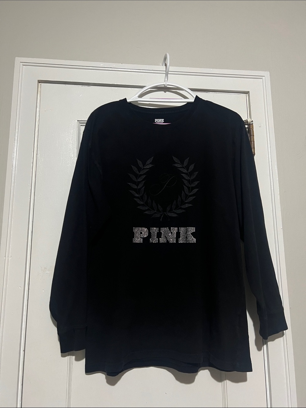 PINK Victoria's Secret Woman Black Crewneck Sweatshirt with a bling Logo Size M